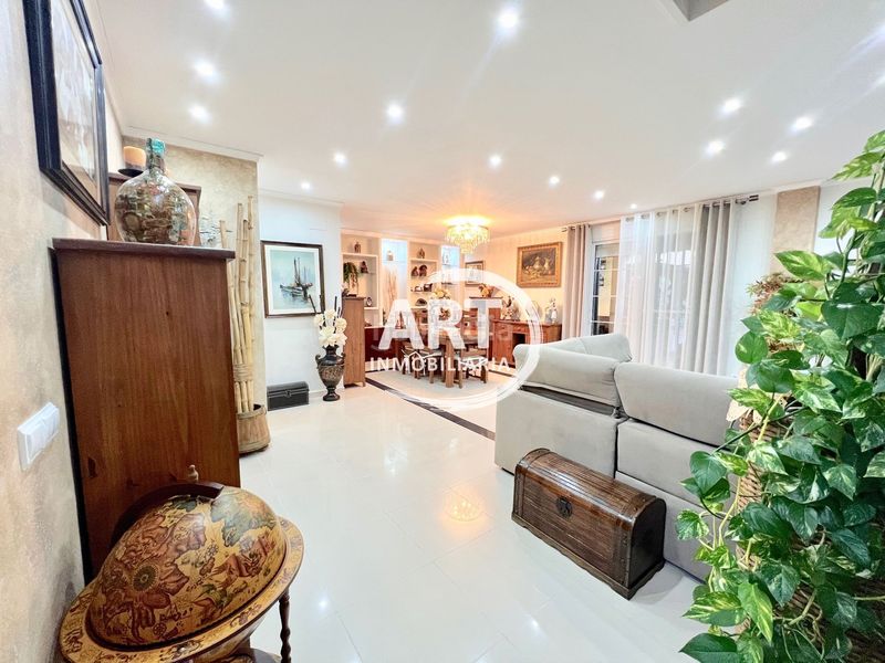 Foto a7825878-c9bd-4fd0-a5c2-3b72521c7db8. Casa amb aparcament piscina a Picassent