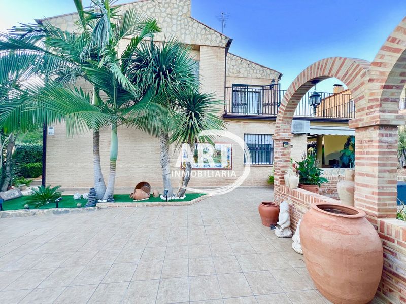 Foto a7993abc-ab84-42a4-a96b-10a1d52b0a59. Casa amb aparcament piscina a Picassent