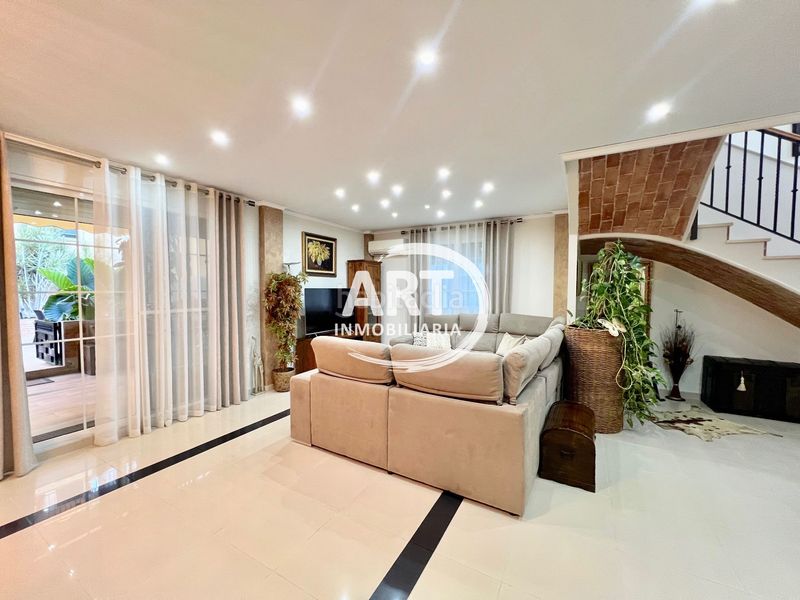 Foto e52cbbc7-f958-4c69-be0b-72b70c281cbf. Casa amb aparcament piscina a Picassent