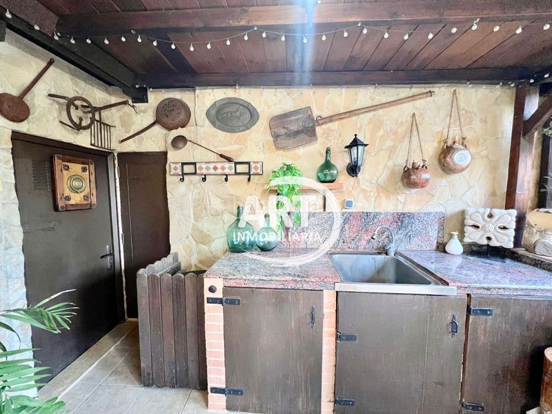 Foto eb68bade-515e-458a-9a1b-21ce42ab42d9. Casa amb aparcament piscina a Picassent