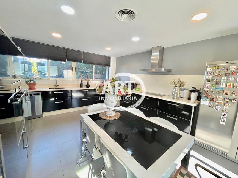 Foto 19795e79-a73b-40c7-a6aa-56d3ca0eb279. Casa amb calefacció piscina a Urbanizaciones Llíria