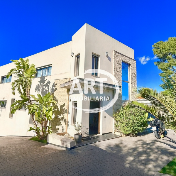 Foto 2bcfbbf0-4319-40bb-a123-abf93dbdd091. Casa amb calefacció piscina a Urbanizaciones Llíria