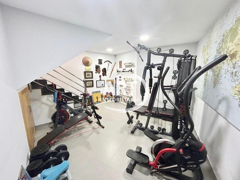 Foto 3658ec83-5c02-46b5-92cd-666b00070002. Casa amb calefacció piscina a Urbanizaciones Llíria