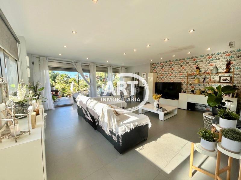 Foto 92c74bd1-2b2e-49dc-8cb7-d98f10010b8c. Casa amb calefacció piscina a Urbanizaciones Llíria