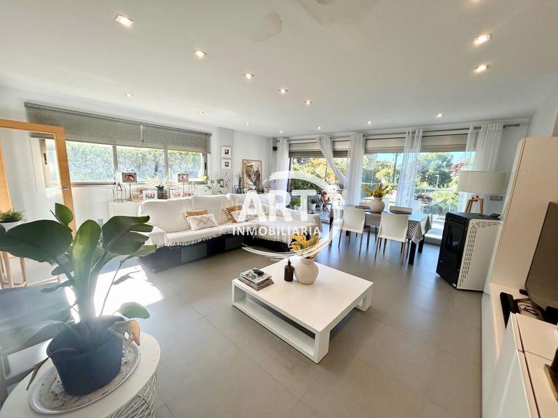 Foto a37e31a8-8e5c-47bc-90b0-7db1afe5b8ea. Casa amb calefacció piscina a Urbanizaciones Llíria