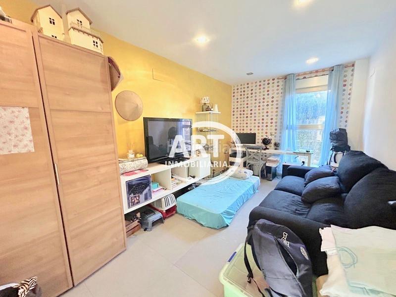 Foto b2443ad7-3970-41ca-9c9d-6902c08e60eb. Casa amb calefacció piscina a Urbanizaciones Llíria