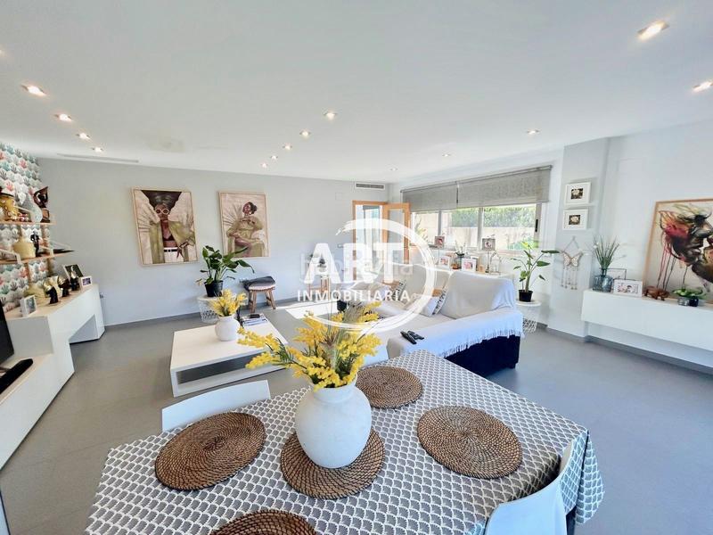 Foto e3442039-c7a1-485d-ac1c-b16d7fcac0cd. Casa amb calefacció piscina a Urbanizaciones Llíria