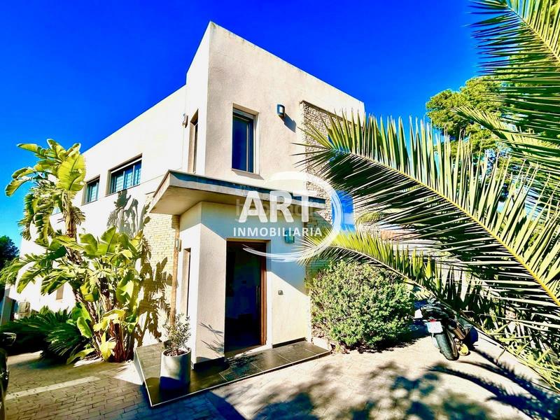 Foto e480b9e2-aa2c-420b-9b02-150e3c811b9f. Casa amb calefacció piscina a Urbanizaciones Llíria