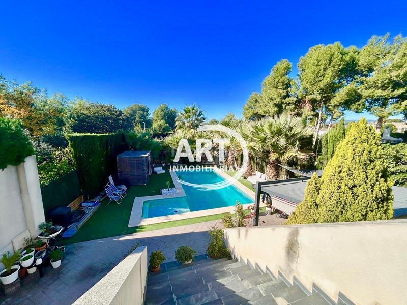 Foto fb73e6f2-8b34-4eb9-bbab-f771effaf90c. Casa amb calefacció piscina a Urbanizaciones Llíria