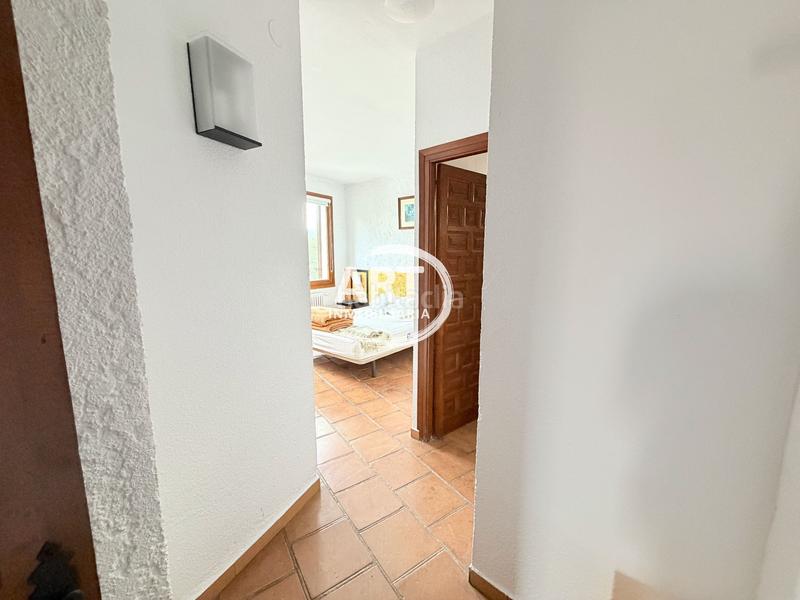 Foto fec02fbf-c03a-4991-b0ed-5c61c1a2d70e. Edifici a majadas 34 a Alcalá de la Selva