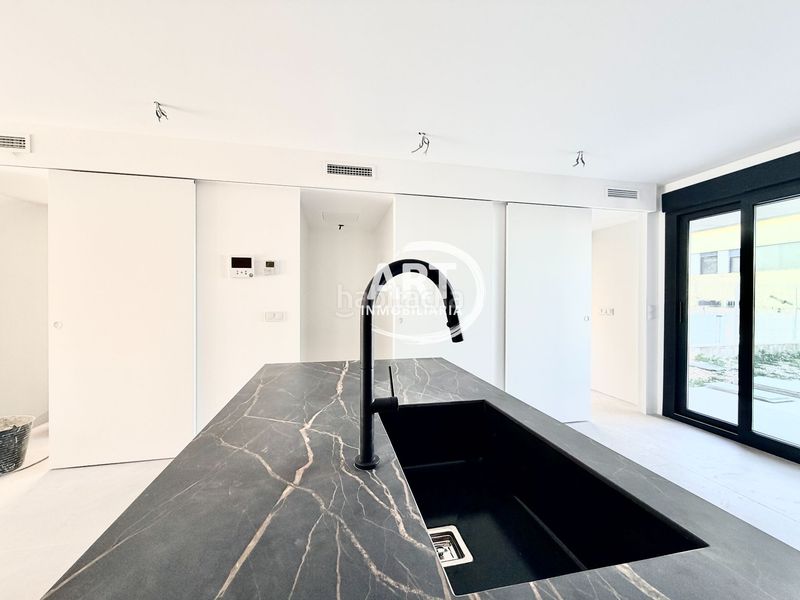 Foto f57b299a-af0f-4b76-9108-d7f17003af10. Casa adossada amb calefacció piscina a Benissanó