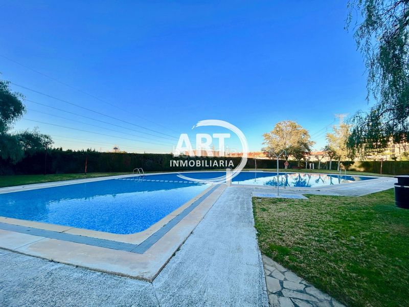 Foto 0828a75a-391e-423e-bb7c-dd06507d31d2. Casa adossada amb calefacció aparcament piscina a Bétera