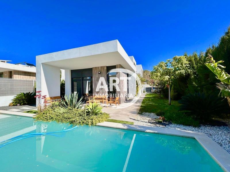 Foto 32ac8edb-bbcd-44b4-b143-33572c0a5984. Casa amb calefacció aparcament piscina a Torre en Conill-Cumbres de San Antonio Bétera