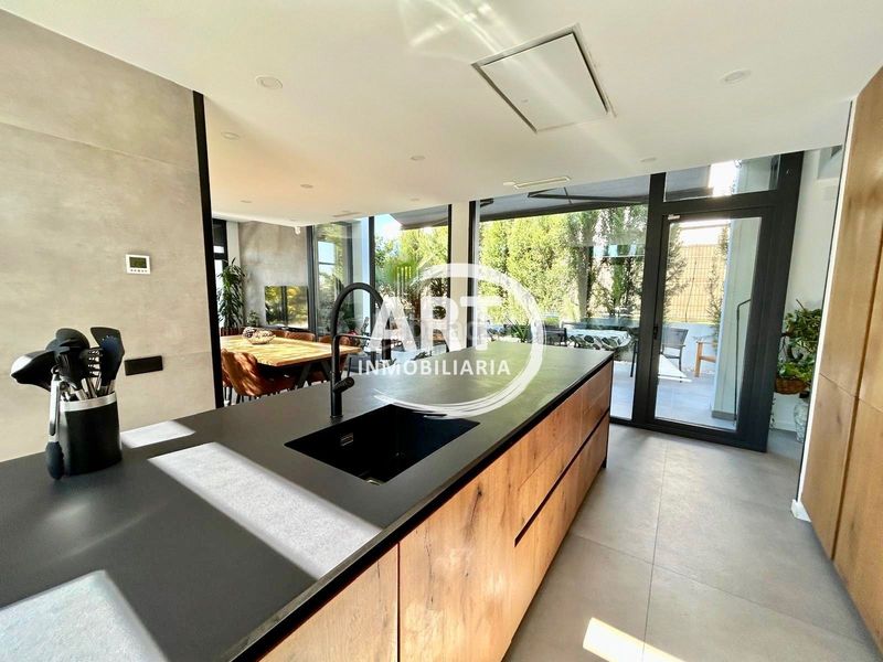 Foto ad4b3375-cd4a-4a93-aadf-38e8686ddb9a. Casa amb calefacció aparcament piscina a Torre en Conill-Cumbres de San Antonio Bétera