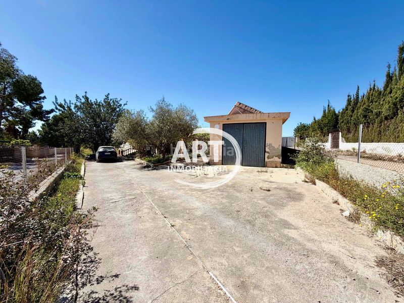 Foto 04be4fd2-309d-4c42-a5c3-b760083f613e. Casa amb piscina a Parque de la Bombilla Llíria