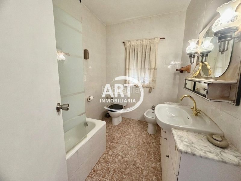 Foto 0f8ea72f-9207-4a3a-aa2c-64bfff91636b. Casa amb piscina a Parque de la Bombilla Llíria