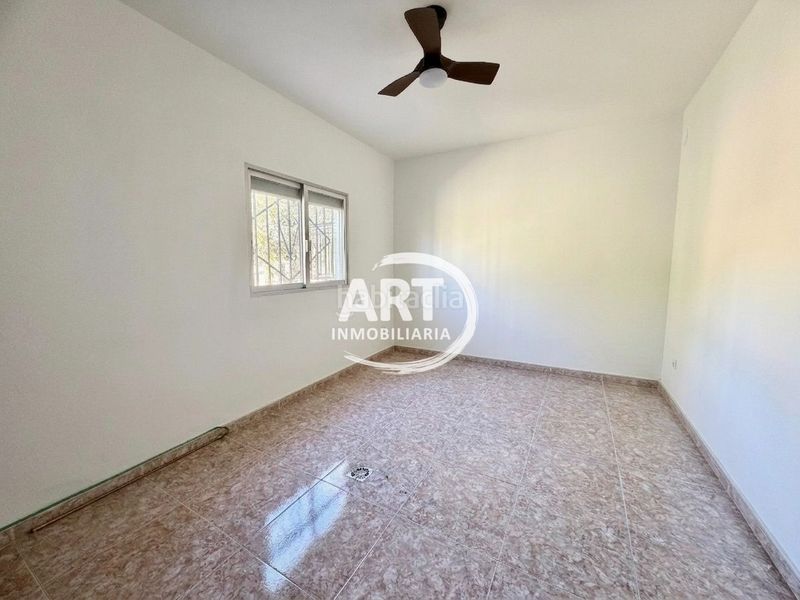 Foto 24b43c4e-c60d-42b6-8328-d07b53a3fdec. Casa amb piscina a Parque de la Bombilla Llíria