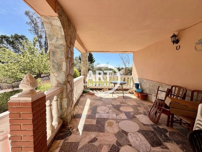 Foto 26ef7d2e-5f10-4698-88a3-c8c4ce9ee78e. Casa amb piscina a Parque de la Bombilla Llíria