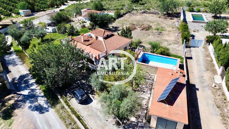 Foto 3d71c896-a4d5-42b2-9ea3-346dab5a6741. Casa amb piscina a Parque de la Bombilla Llíria