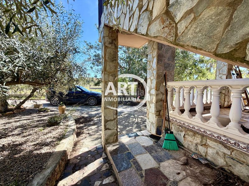 Foto 4dd782d8-6277-44ab-bd2c-0ba8d23646ab. Casa amb piscina a Parque de la Bombilla Llíria