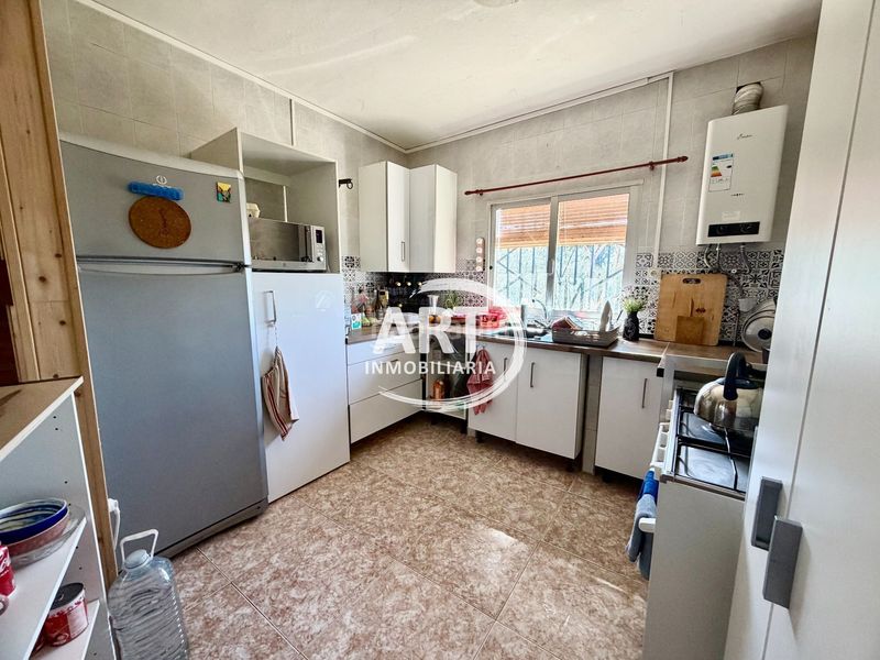 Foto 630398b4-82e1-4967-8fb0-d702a0c7394e. Casa amb piscina a Parque de la Bombilla Llíria