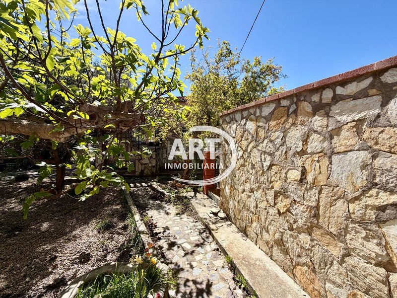 Foto 7a1dc218-fb90-431f-8ea6-fad0cb5ff507. Casa amb piscina a Parque de la Bombilla Llíria