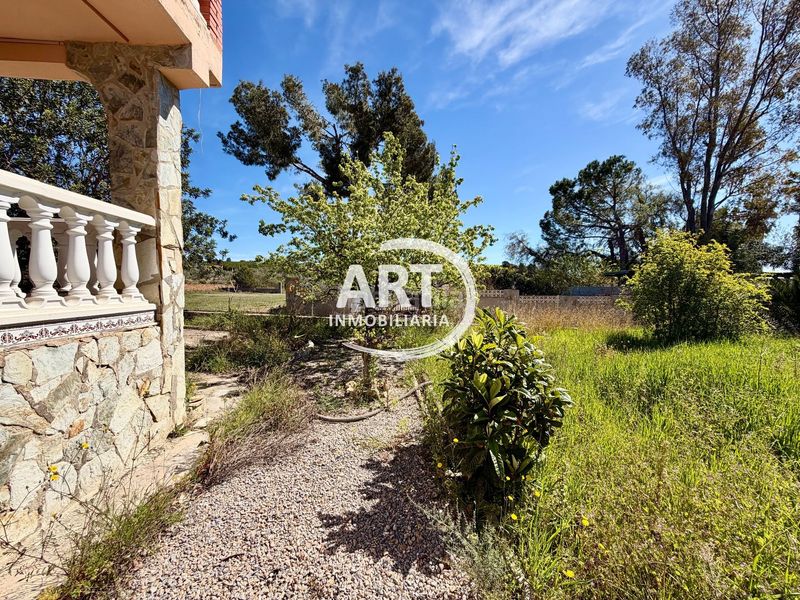 Foto 7e5618c9-cf7e-4bf0-b07c-3ec8daa4bc35. Casa amb piscina a Parque de la Bombilla Llíria