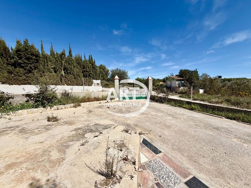 Foto 9034f043-3b89-4344-923b-b2444c2b64b7. Casa amb piscina a Parque de la Bombilla Llíria