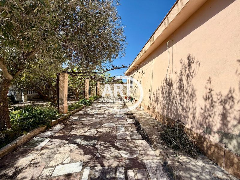 Foto d5bf072f-9b39-4307-899d-256fc63939a4. Casa amb piscina a Parque de la Bombilla Llíria