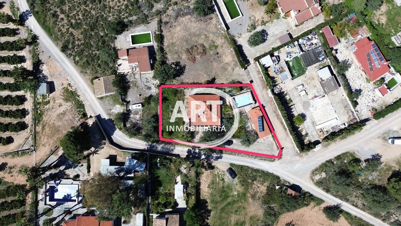 Foto db180e6d-1eb6-4de9-8117-e15ead673710. Casa amb piscina a Parque de la Bombilla Llíria