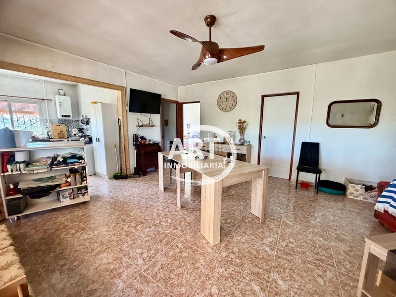 Foto e80ffe8f-149f-4cf1-969d-636828dd3c64. Casa amb piscina a Parque de la Bombilla Llíria