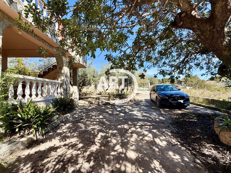 Foto f2d96092-7cae-4093-9f70-64b90f8329e7. Casa amb piscina a Parque de la Bombilla Llíria