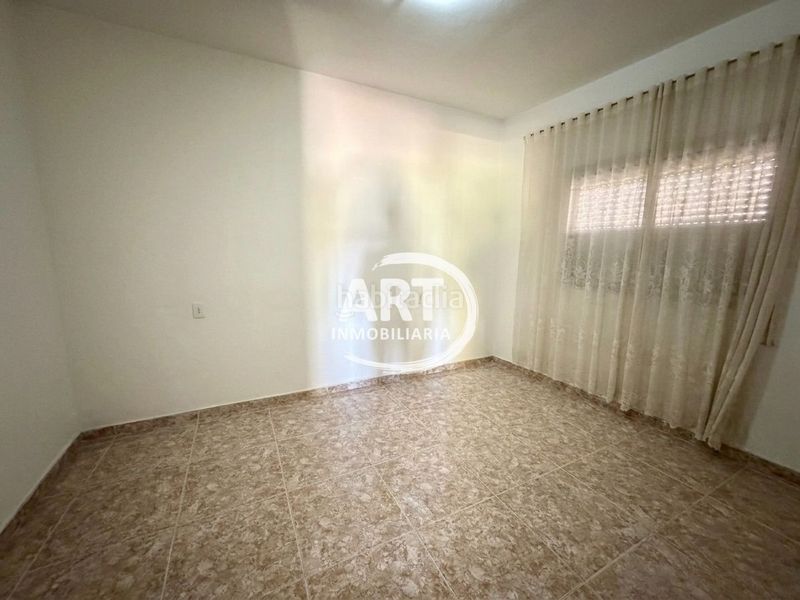 Foto fd188099-0a58-4a4c-ab44-58af733c65aa. Casa amb piscina a Parque de la Bombilla Llíria