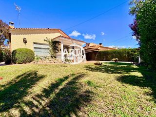 Casa a El Carme-Sant Agustí-Bonavista. Chalet independiente en la eliana