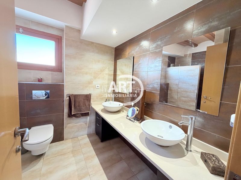 Foto c9828f5e-2911-436e-8449-0832a323a0e3. Casa amb calefacció piscina a Serra