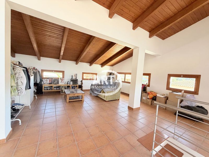 Foto fd825a8a-38ad-4eca-9896-1ab827388228. Casa amb calefacció piscina a Serra