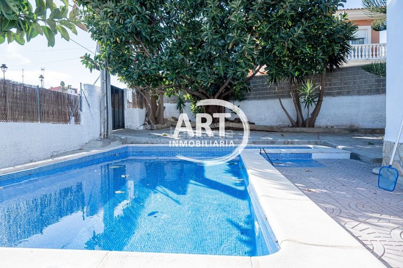 Foto a9decd0c-5d0c-4cc4-92a8-253495e103b8. Casa amb aparcament piscina a Camí de Paterna-Lloma del Calderer Bétera