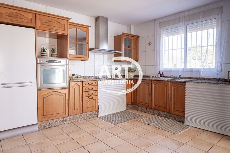 Foto fbcfa80a-3066-43ef-a26a-137f64b3f850. Casa amb aparcament piscina a Camí de Paterna-Lloma del Calderer Bétera