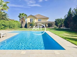 Casa  Migjor. Art inmobiliaria gestiona la venta de este chalet independiente