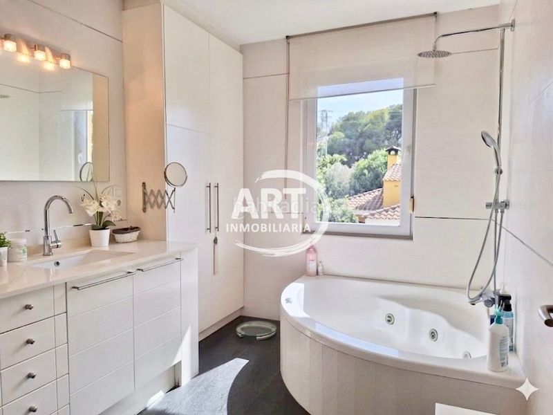Foto e2a77eea-2b27-40a6-a0d2-1d3f90a5b393. Casa amb calefacció piscina a Los Pinares-La Masia Bétera
