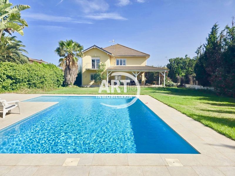 Foto c5cf7b46-cabf-4f33-b517-a1cfe2482a23. Casa amb calefacció piscina a Los Pinares-La Masia Bétera
