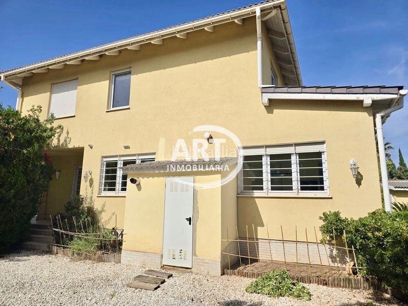 Foto d3a15006-4997-4759-b251-5c7359280b72. Casa amb calefacció piscina a Los Pinares-La Masia Bétera