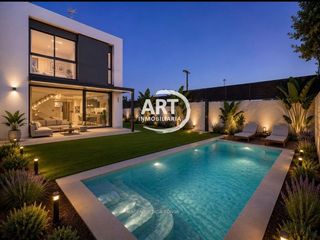 Casa a Torre en Conill-Cumbres de San Antonio. Art inmobiliaria vende exclusivo pareado esquinero  a estrenar c