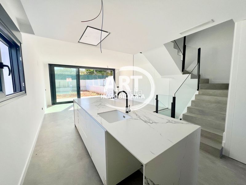 Foto a758e80c-3c31-4e46-9a2f-6a41f5cd8467. Casa amb calefacció piscina a Torre en Conill-Cumbres de San Antonio Bétera