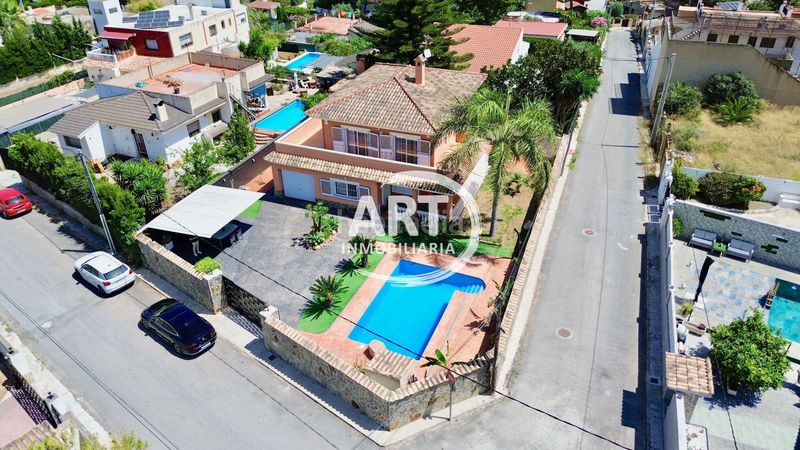Foto 29663448-2180-44c3-92f4-d609f900d7d1. Casa amb calefacció aparcament piscina a Camí de Paterna-Lloma del Calderer Bétera