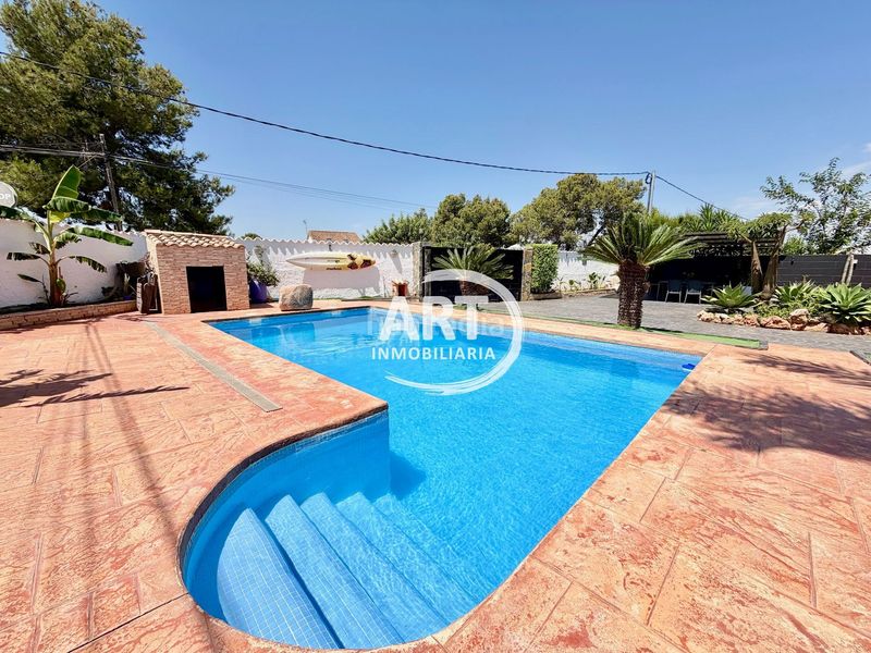Foto 420e1404-bbb4-4e6f-8f7e-947221c599e1. Casa amb calefacció aparcament piscina a Camí de Paterna-Lloma del Calderer Bétera