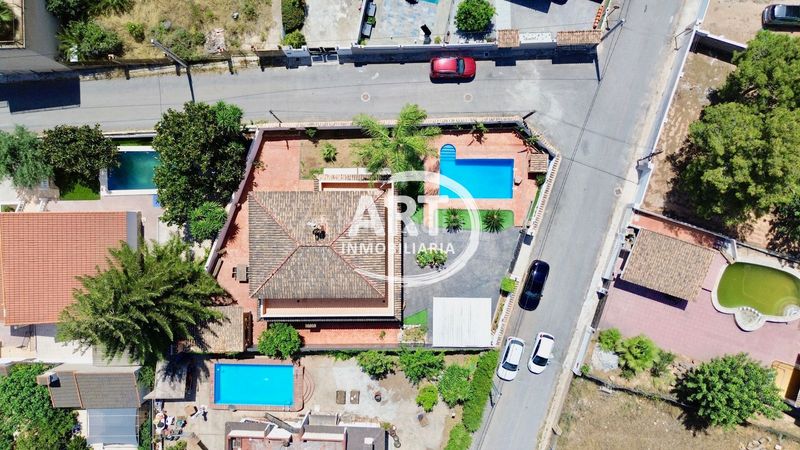 Foto 536efdf5-1dad-4604-a9ef-1ece8ce09438. Casa amb calefacció aparcament piscina a Camí de Paterna-Lloma del Calderer Bétera