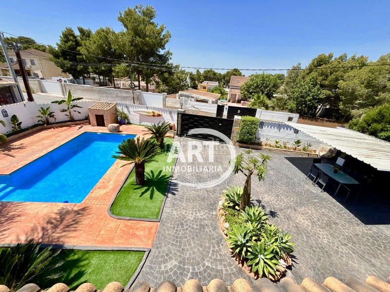 Foto 60e02dd5-0fd5-4950-b2c4-e5e5fed4dfc3. Casa amb calefacció aparcament piscina a Camí de Paterna-Lloma del Calderer Bétera