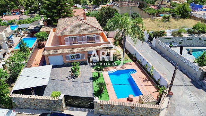 Foto ca29e38d-6990-4559-9855-f35799f395f7. Casa amb calefacció aparcament piscina a Camí de Paterna-Lloma del Calderer Bétera