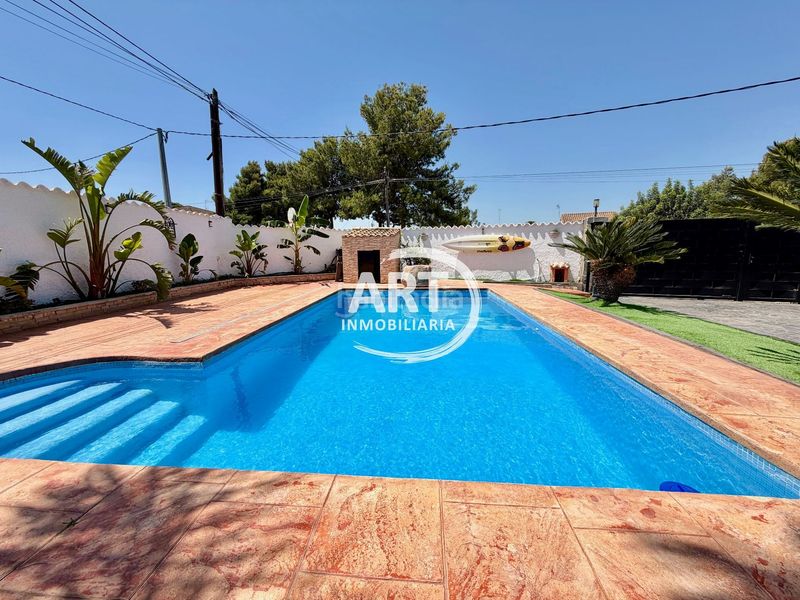 Foto cdfde7a1-5920-4ea7-87fe-76d795857ef0. Casa amb calefacció aparcament piscina a Camí de Paterna-Lloma del Calderer Bétera